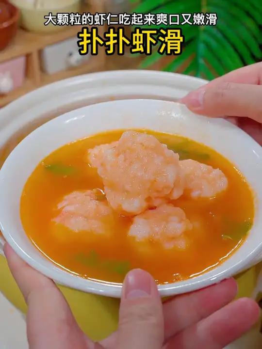 每隔几天我都会做这个西红柿虾滑汤给我家两个孩子吃,汤鲜好喝又营养,大颗粒的虾仁吃起来爽口又