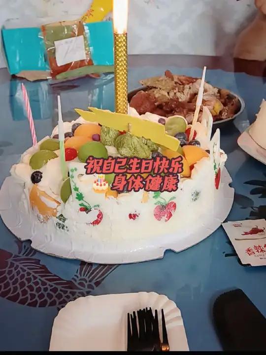 今天是立秋,也是我的生日……老公上班去了,家里只有我和女儿两个人。上午县里面派下来房屋登记