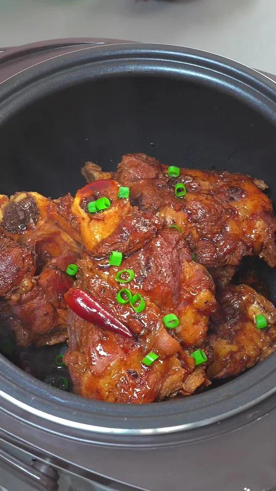 酱大骨 以后大骨头买回家,不要总是炖汤了,试试我这个做法,酱香浓郁,好吃又下饭#酱大骨 #
