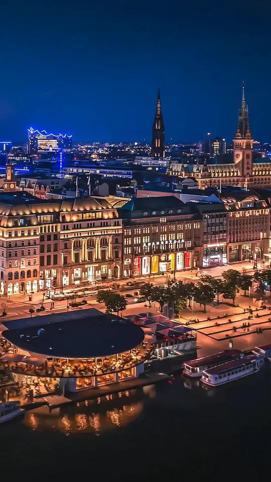德国第二大城市,被誉为德国通往世界的大门,有着“世界桥城”的美称。——德国汉堡 城市夜景 