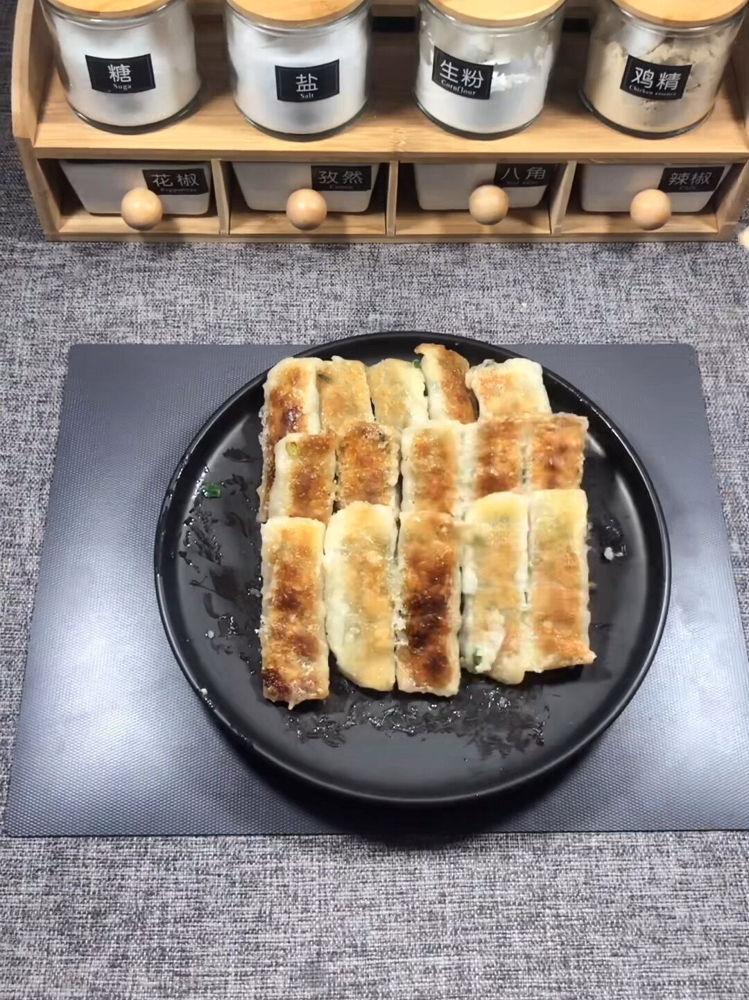 家庭版锅贴的做法 嘎嘣脆 好吃不腻