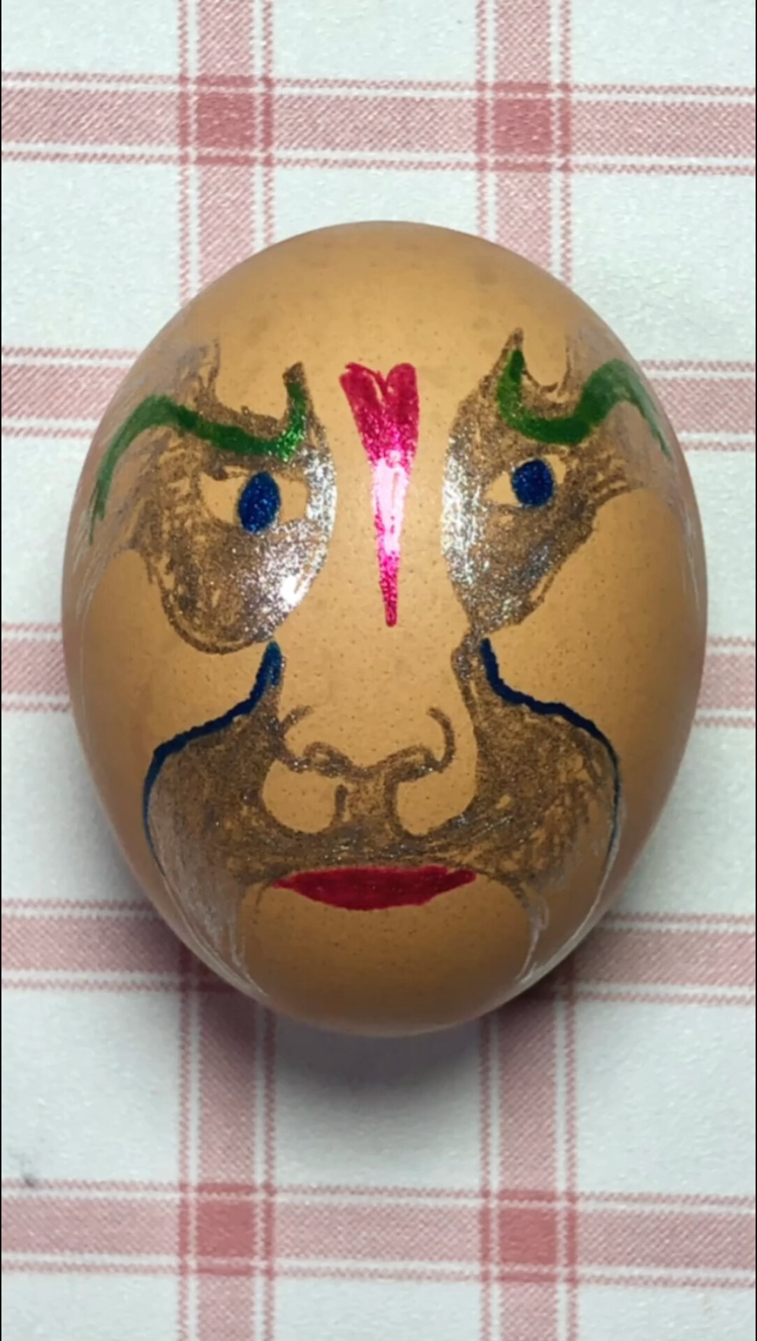 正经人用鸡蛋画京剧脸谱!