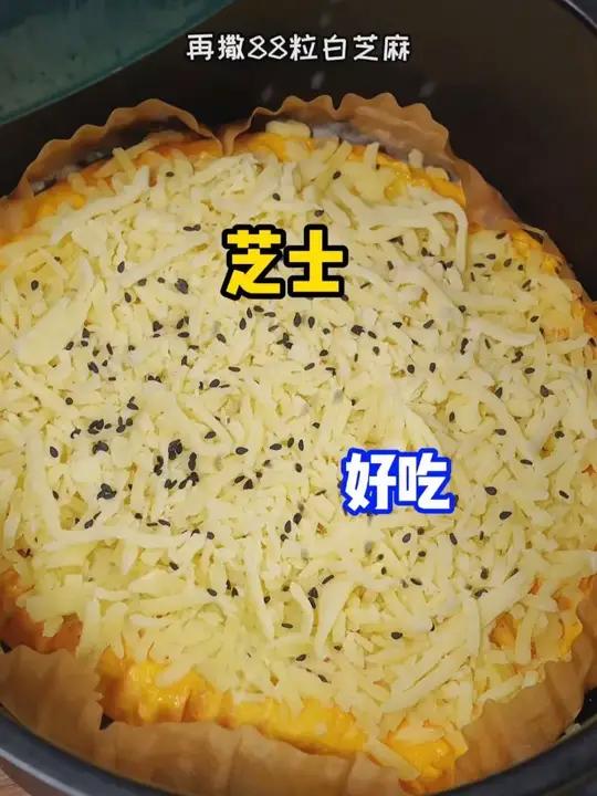 用家里吃剩下的馒头，居然就能做出香浓拉丝，孩子特别爱吃的披萨，做法简单易学自制披萨馒头变披