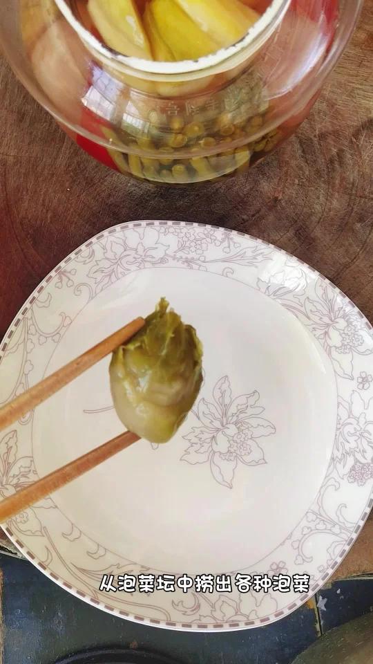 今天这个什锦泡菜炒肉真的是太好吃了,酸辣爽脆,又是光盘好收洗的一天!