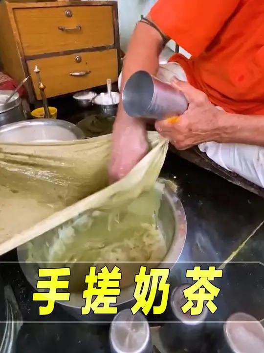 印度街头手搓奶茶,一喝一个不吱声 印度美食 印度街头小吃 干净又卫生 奶茶
