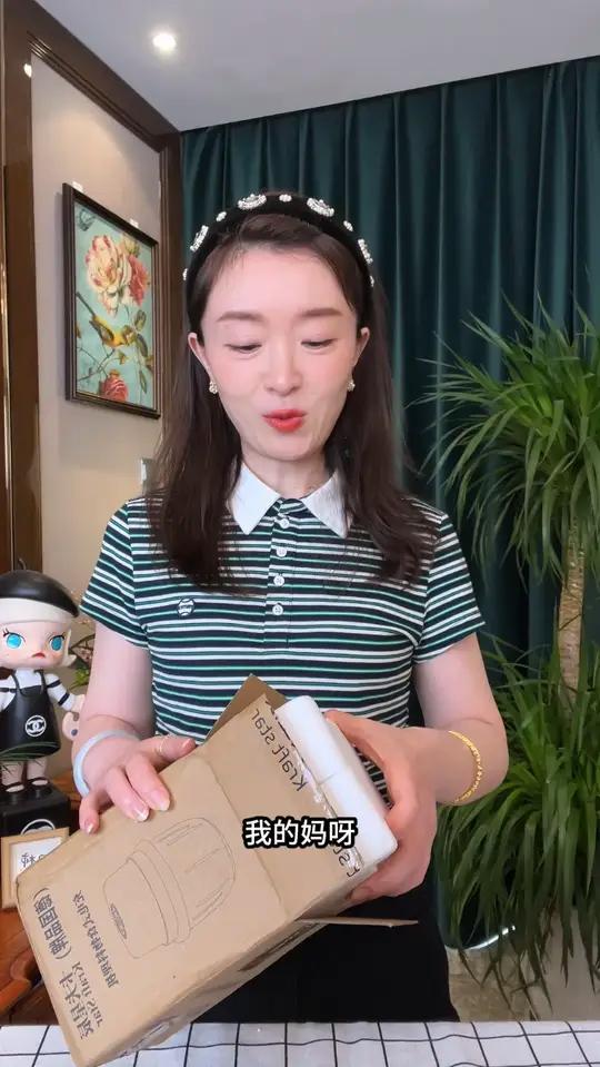厨房有了这款料理机用它绞辣椒绞肉绞菜它都可以特别好用放在厨房当个调料机那真的是太好用了