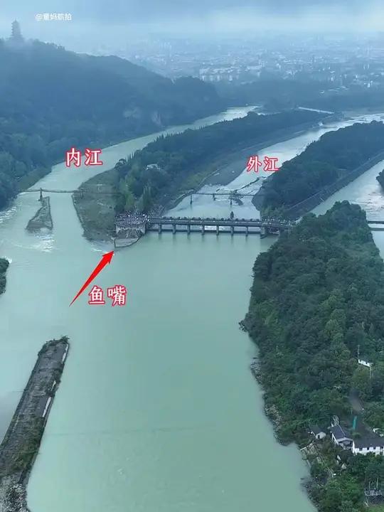 2300年前李兵父子率领当地人建造,让世界震惊的水利工程都江堰,也是中国最古老而伟大的水利