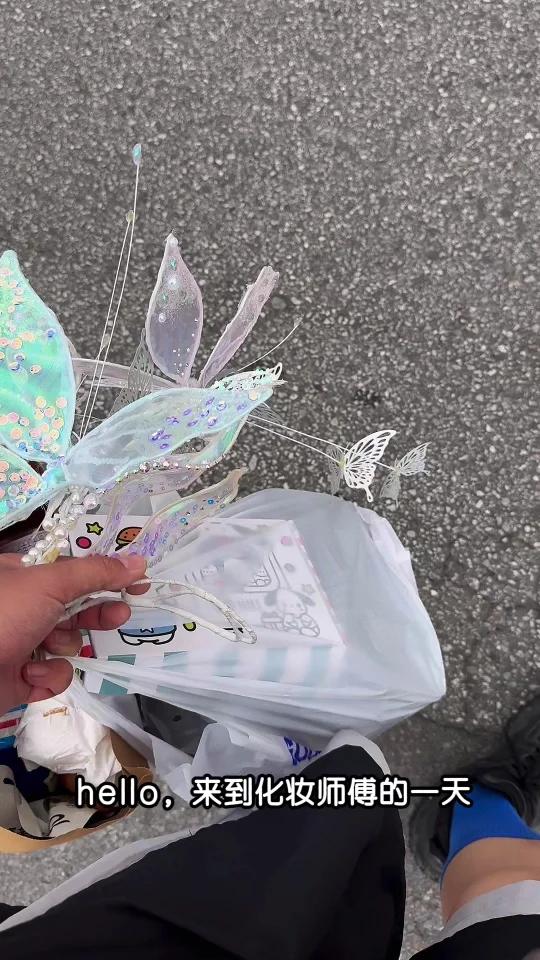 欢迎来到山东省美食争霸赛 莱卡美学形象设计艺术学院精心打造的蝴蝶仙子♀整体形象在开幕式当晚