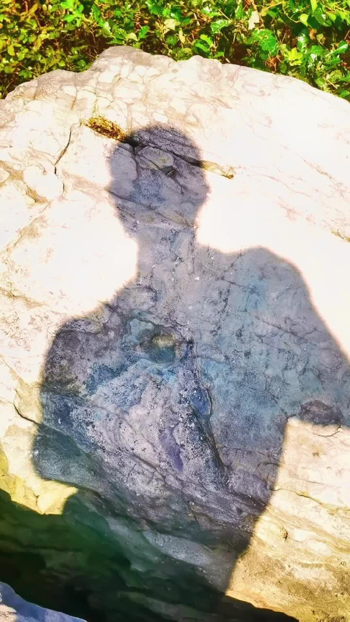 治愈系风景 愿山河无恙人间皆安 风力发电大风车 总有人山高路远为你而来 今日文案 “所谓的