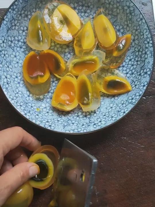 冬瓜皮蛋汤功效与作用很多,做法也很简单,不仅能够消暑解热,还能利水渗湿,促进肠胃蠕动,加速