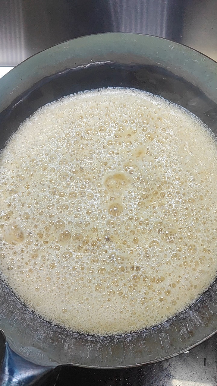菜籽油复炸的时候泡泡这么多是怎么回事?