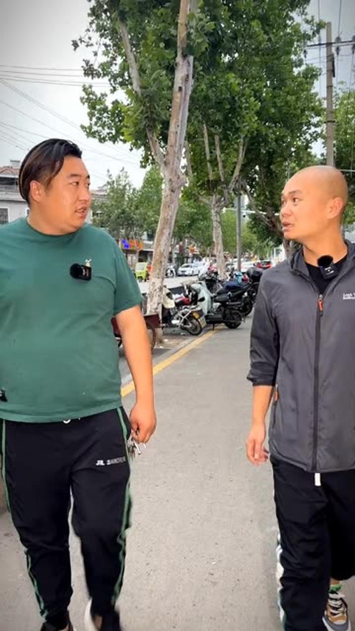 丰县书院街三兄弟吊炉烧饼欢迎前来品尝……