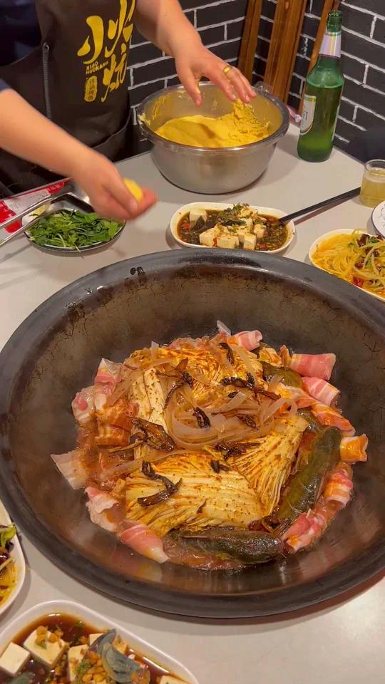 史上zui强铁锅炖贴饼子!咱大姨真行!