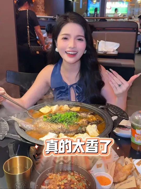 吃了十年的华贸探鱼大变样啦!爆改赛博实验室!快来吃烤鱼吧!