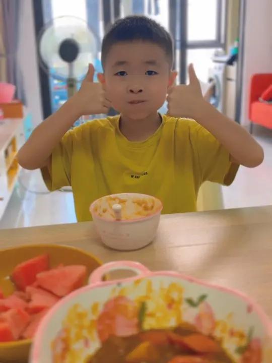 家有小学生午餐吃什么 今天吃咖喱鸡肉 我的生活日记 今天吃什么 记录真实生活 简简单单又一