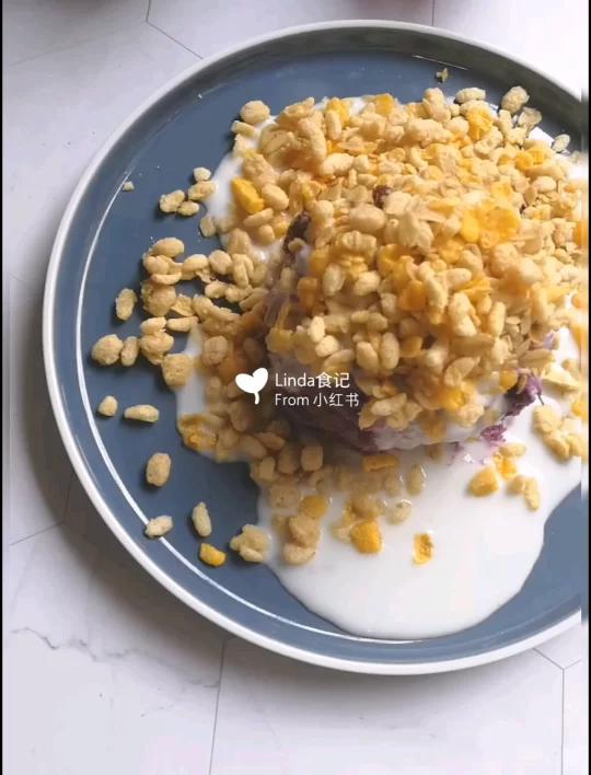 减肥食谱高颜值的紫薯酸奶火龙果思慕雪简单易做低脂又有饱腹感 早餐或者下午茶都是不错的选择,