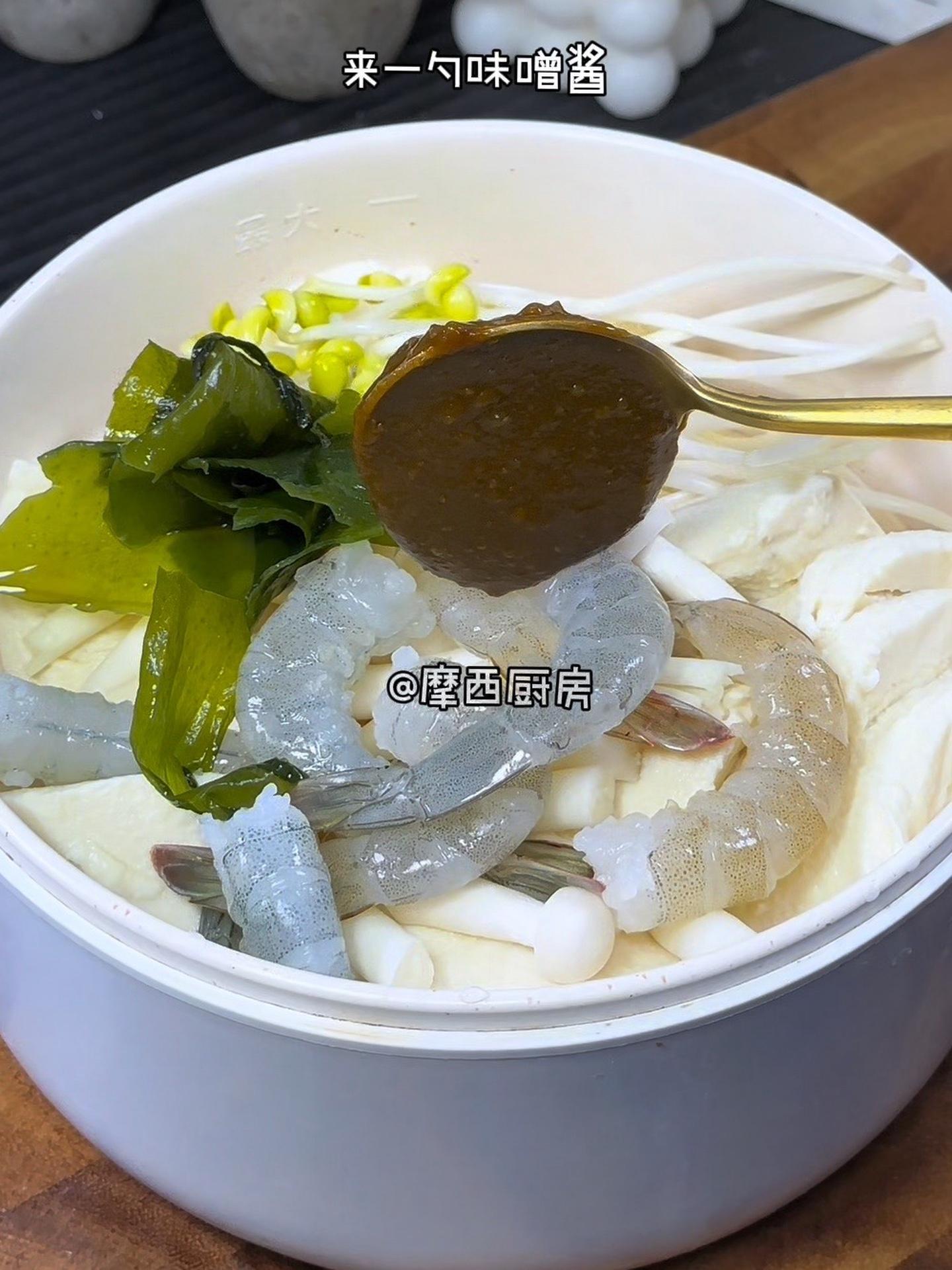 冬天就来一碗热乎乎的干净饮食 下班几分钟怎么快速吃上饭?味噌汤 太适合冬天这个季节了,清爽