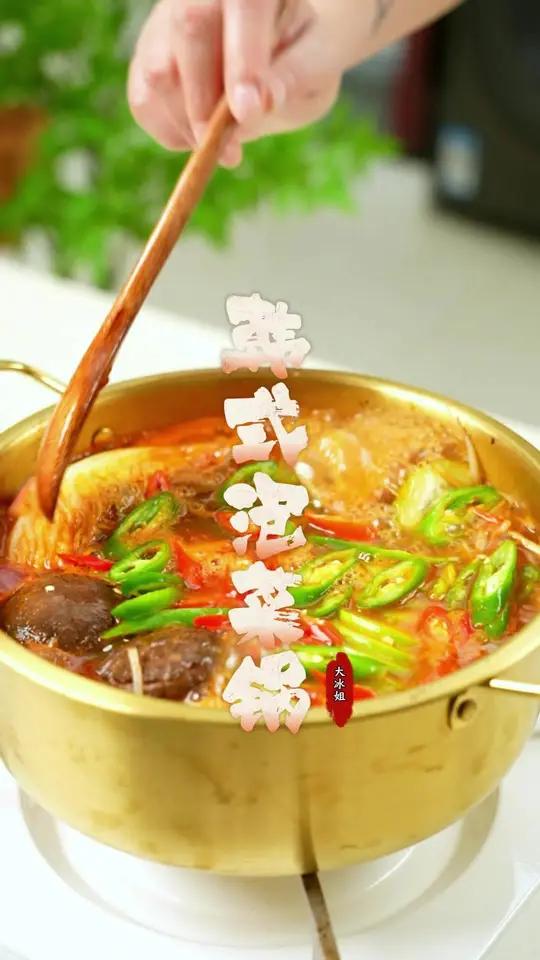 冬天就想喝热乎乎还没负担的汤!韩式泡菜锅酸辣爽口!一口下去热乎乎!韩式泡菜锅韩式泡菜汤冬天