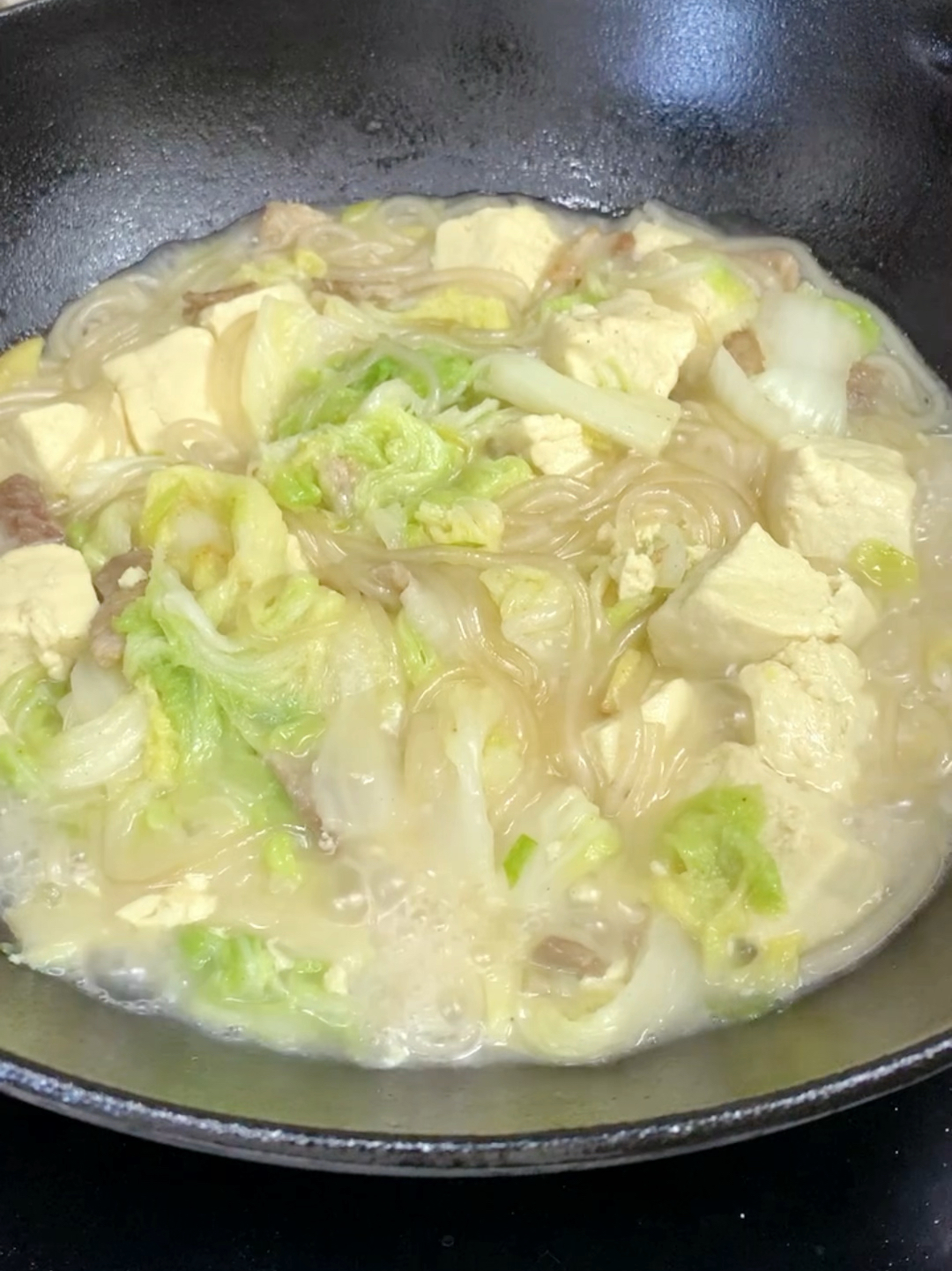 东北冬天醉受欢迎的菜,大白菜炖冻豆腐