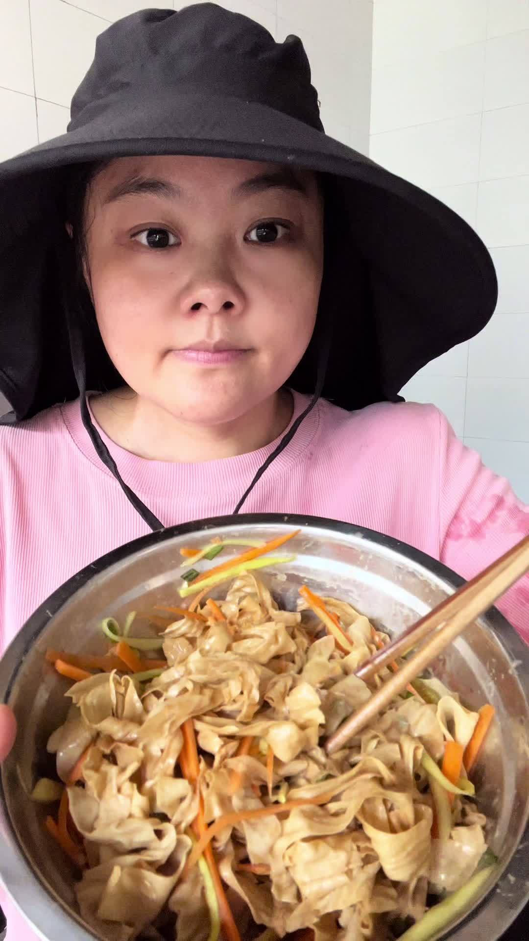 夏天真的无法拒绝这个凉拌 大豆素肉 吃法多样还都很好吃,尤其凉拌,好吃到停不下来!豆皮 在