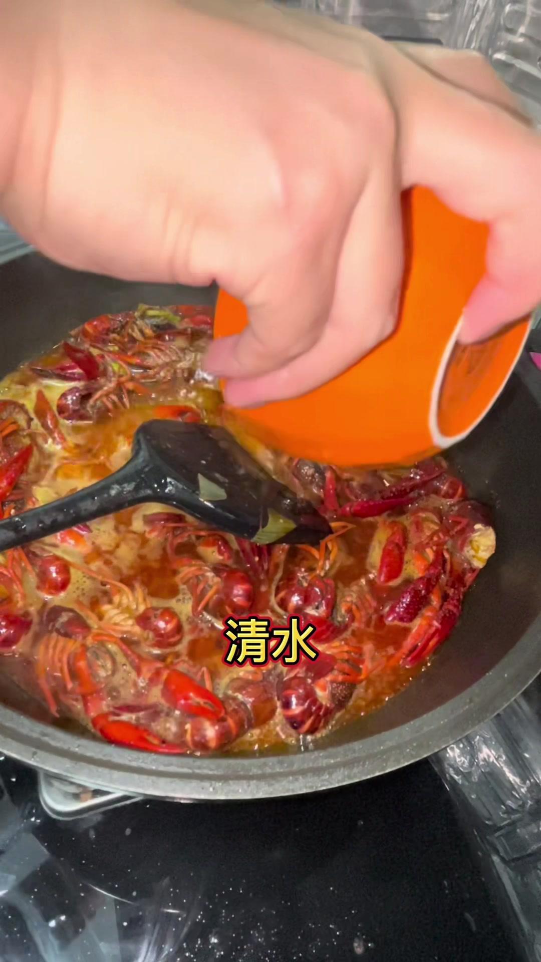 小龙虾从鲜活到盘中餐 记录真实生活 抖音美食推荐官 一定看到最后 妈呀太香了 内容过于真实