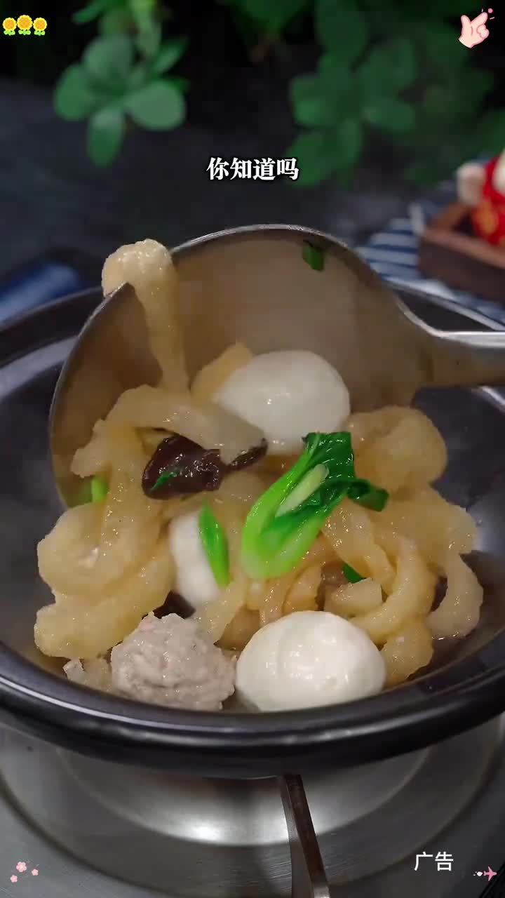 这是我们江苏酒席桌上的特色菜，三鲜烩猪皮汤，汤鲜味美，吃完暖心又暖胃 家常菜 三鲜烩猪皮