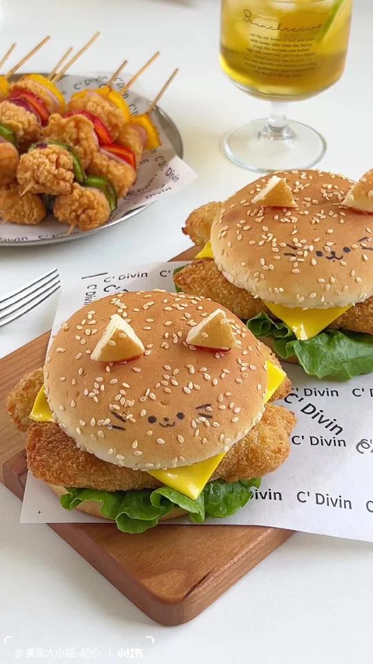 闺蜜下午茶蔬菜鸡肉串汉堡,太快乐了