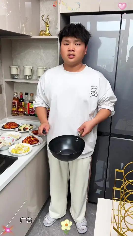 有了它以后,丈母娘做饭就轻松许多!切好菜的菜盘子堆起来放在墙壁上,再也不担心厨房台面乱糟糟