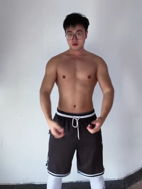 反差肌肉男研怎么做运动穿搭