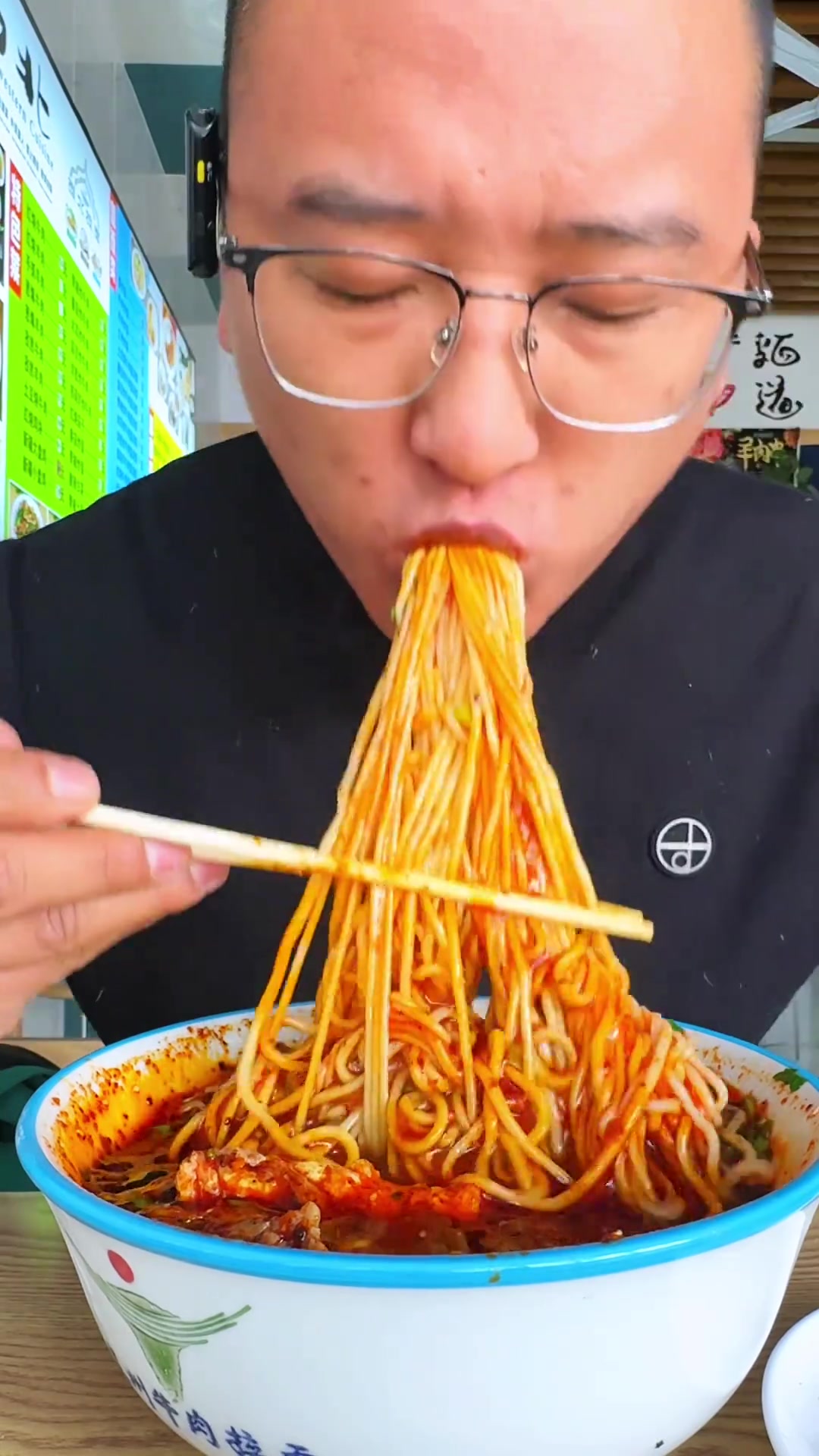 好久没吃拉面了,今天吃个兰州拉面!都在买的零食清单兰州拉面这一碗好过瘾拉面