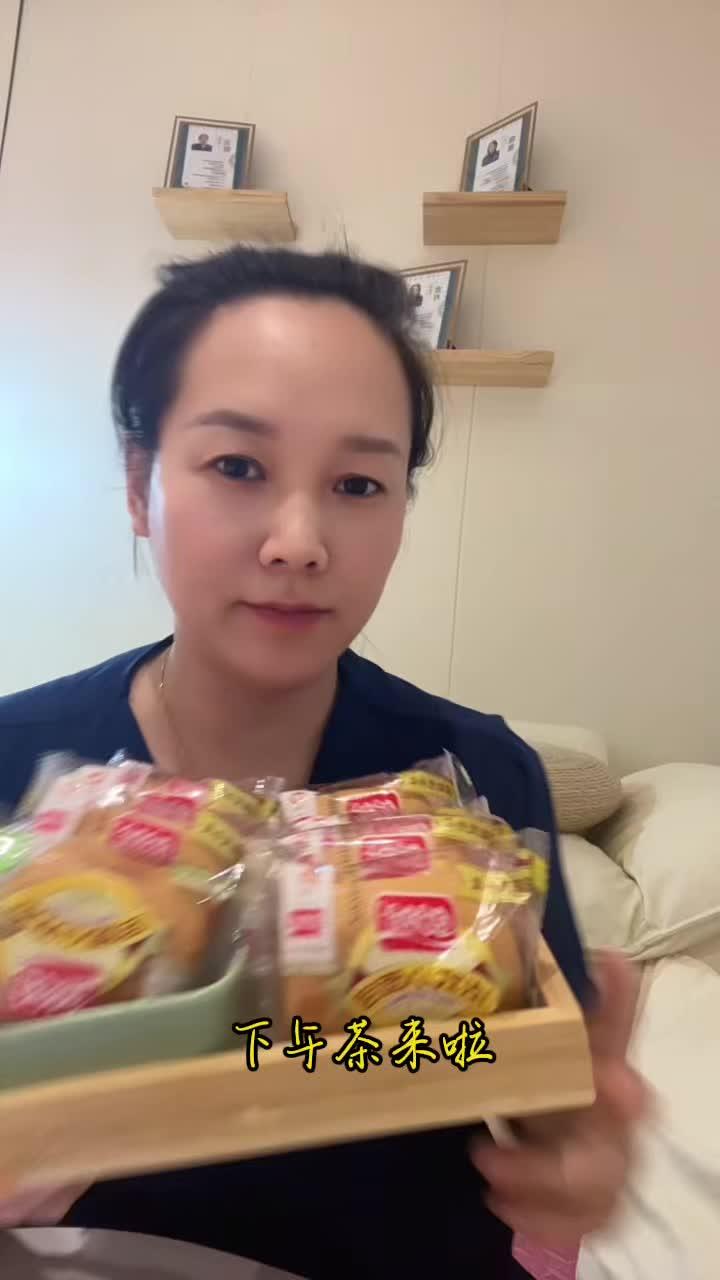 小时候的味道！盼盼法式小面包经典升级回归“ 这个柔软度绝了！盼盼小面包老人小孩都爱不释手”