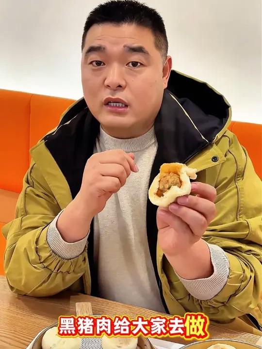 兵哥在上海开包子店!手工老面黑猪肉馅超实在,包您好吃,欢迎光临