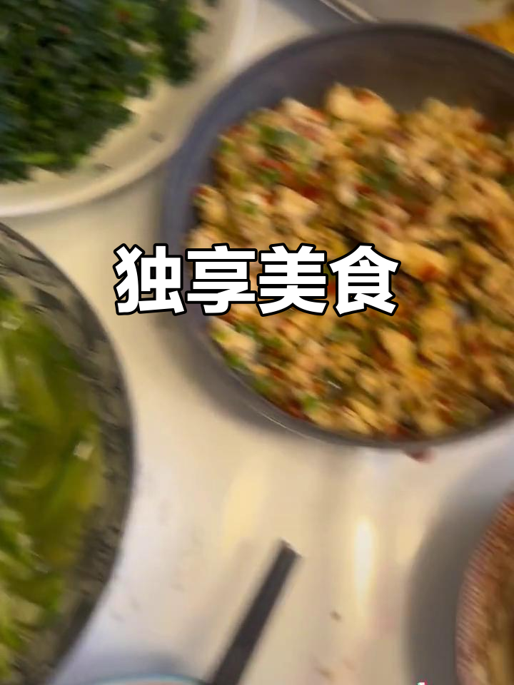 独自享受晚餐,一桌美味静待品尝