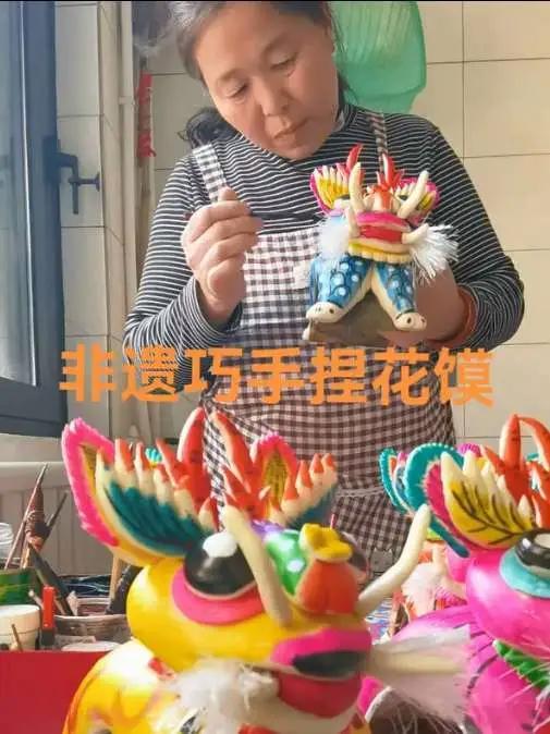 农村百姓巧手捏花馍已成为非遗传承人了看看咋样？