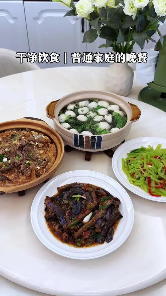普通家庭的晚餐！今日食谱：肥牛抱蛋｜青椒炒茄子｜清炒莴笋丝｜鱼丸紫菜汤