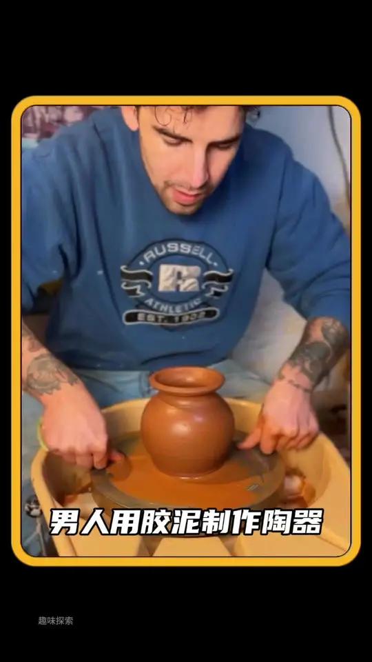 男人找到上好胶泥制作陶器