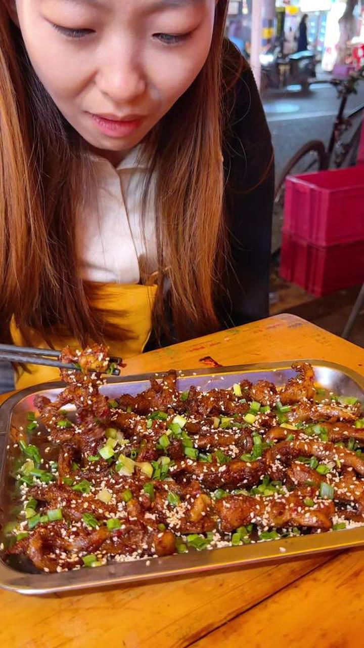 望平街爆辣炭烤无骨鸭掌又软又糯