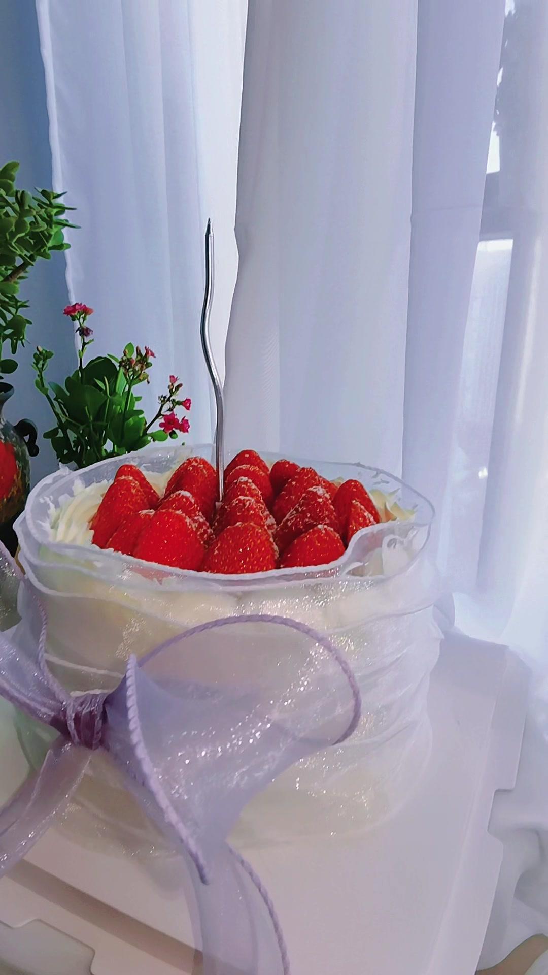 草莓蛋糕 创作灵感 抖音网红蛋糕 女神蛋糕 蛋糕定制 创意蛋糕制作