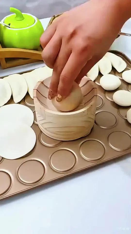 过年擀饺子皮就用这个，也太省事了 #饺子皮 #饺子皮神器 #饺子皮模具
