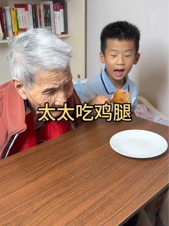 太太吃鸡腿 记录真实生活 记录我的农村生活 记录老人晚年生活 三农