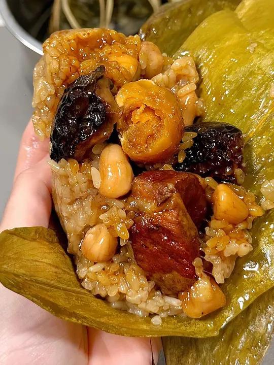 端午限定早餐!粽子这样做真的绝了!肉粽的包法咸肉粽妈呀太香了早餐吃什么美食趣胃计划