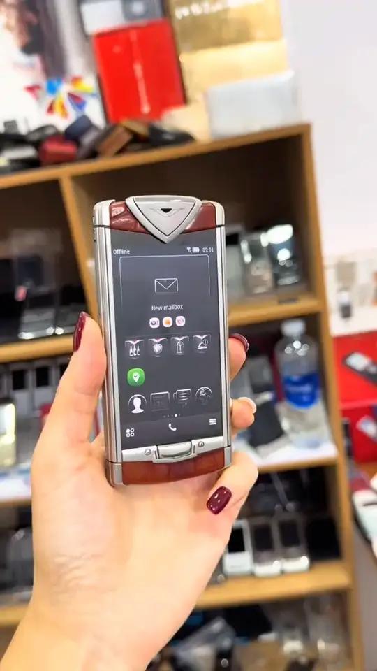 紫色鳄鱼皮手机太惊艳！时尚与科技的完美结合