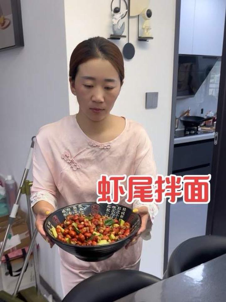 妈妈总控制不住凶孩子，吵完又愧疚给她做可口饭菜