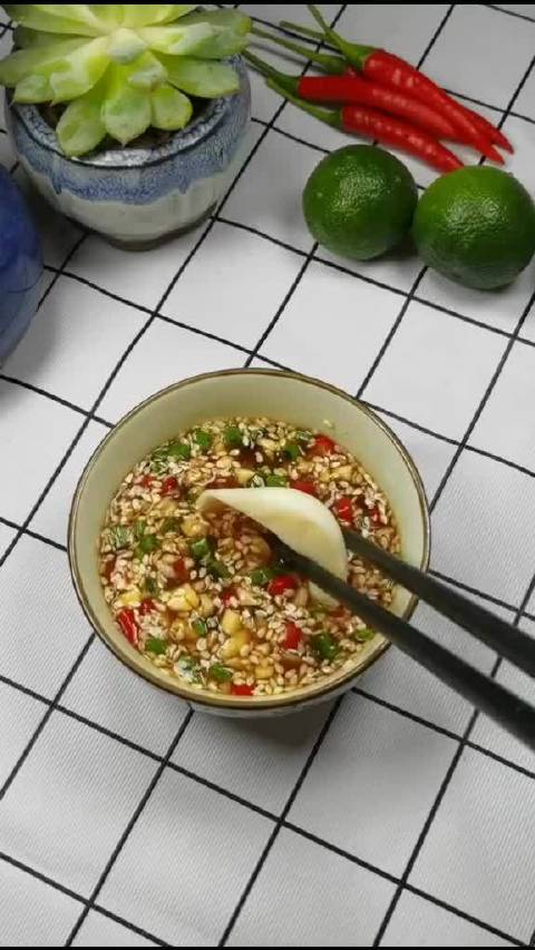 好吃到爆的万能蘸料来啦,蘸火锅,蘸饺子,蘸什么都好吃……