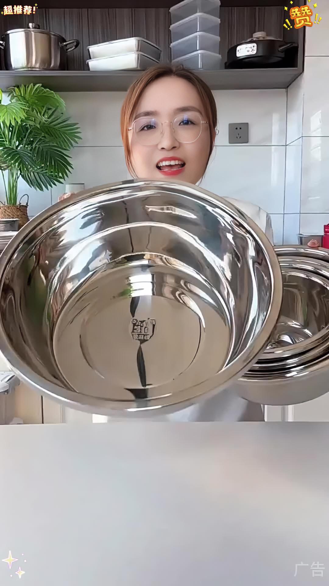 这种不锈钢盆真的很实用,大小号都有,用着可方便 不锈钢盆 不锈钢厨具 洗菜盆 厨房好物 和