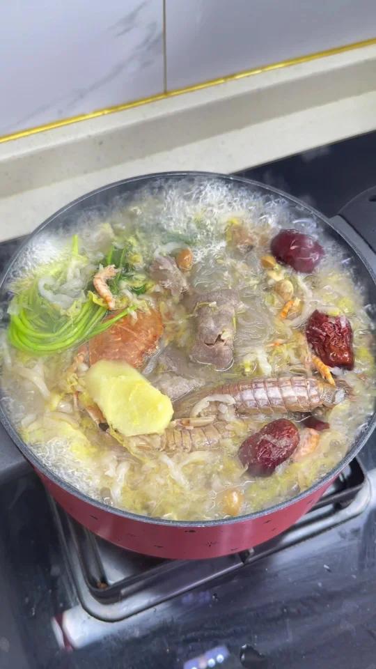 天冷了！必须安排这个酸菜羊肉汆锅底！