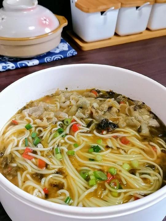 每天吃面不重样酸菜肥牛面