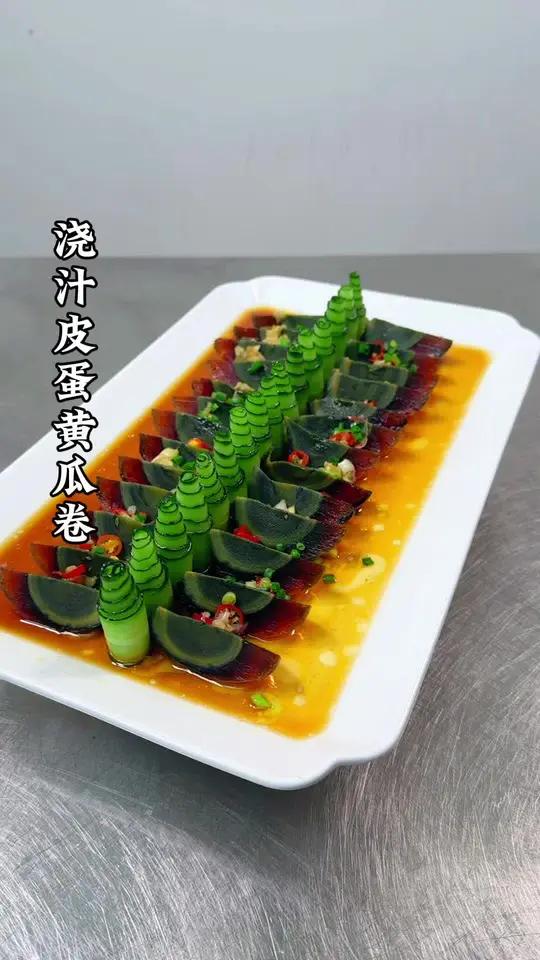 普通的黄瓜,搭配皮蛋也能做出有造型的创意美食