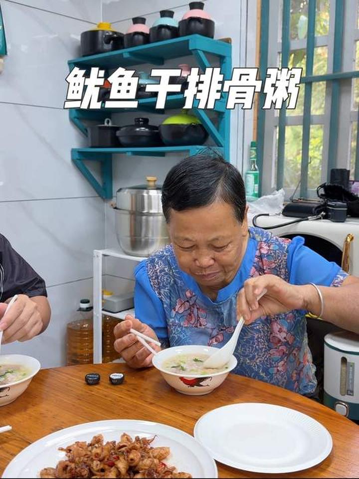没想到在排骨粥里加点鱿鱼干,味道竟如此鲜香