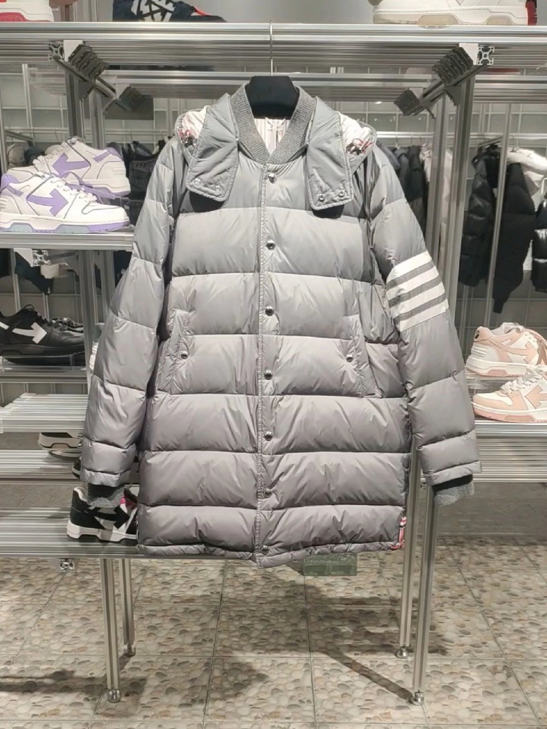 THOM BROWNE羽绒服7折